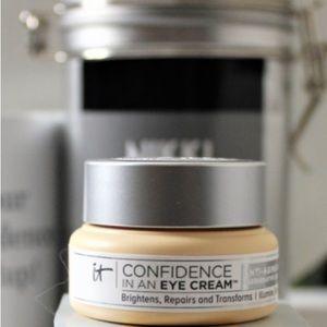 IT COSMETICS CONFIDENCE IN AN EYE CREAM